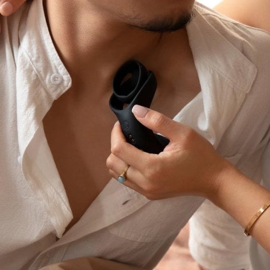 Anel elástico SVAKOM Benedict preto silicone vibração bateria integrada