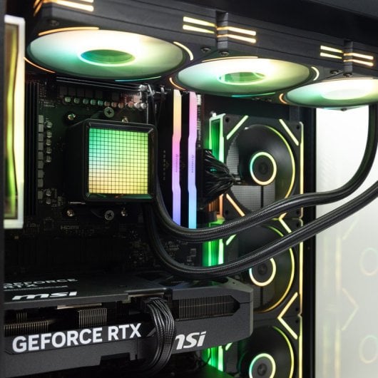 PCCom Imperial AMD Ryzen 7 9800X3D / 32GB / SSD de 2 TB / RTX 5070 V3