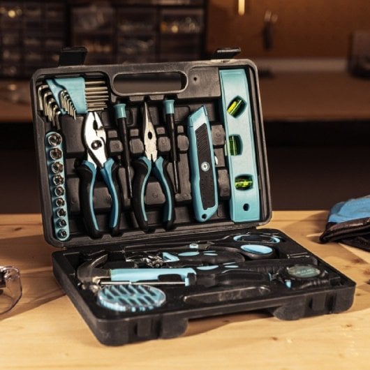 Coffret à outils Cecotec Cecoraptor 4200. Fermeture par bouton-poussoir, design compact et poignée ergonomique, tournevis inclus.