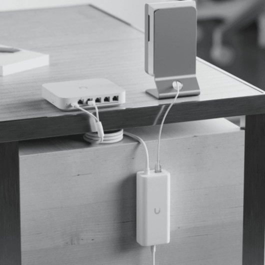 Ubiquiti PoE-Adapter, integriert, 48 V AC, 30 W, Gigabit-Ethernet
