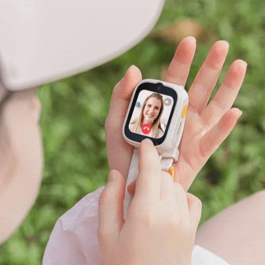 TCL Movetime MT48 4G GPS 1,68" Pantalla Crema Resistencia Agua IP68 Batería 900 mAh