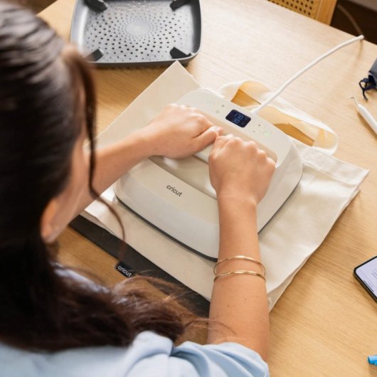Cricut EasyPress™ SE de 22,9 x 22,9 cm y base de planchado Cricut EasyPress de 30,5 x 30,5 cm