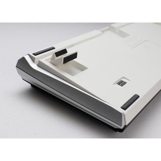 Teclado Ducky One 3 Classic TKL mecânico RGB com switches Cherry MX Black