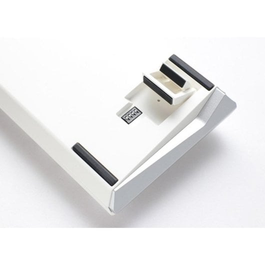 Teclado Ducky One 3 Classic Mini mecánico compacto con switches Cherry MX RGB Red y retroiluminación RGB