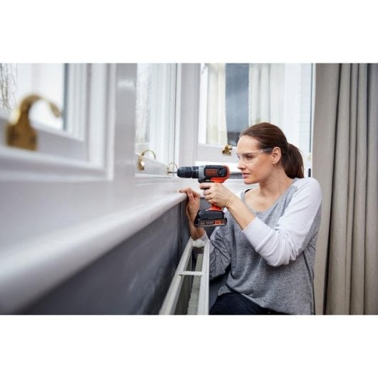 Taladro Black & Decker BCD001C1-QW batería 18V 2 marchas luz integrada