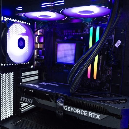 PcCom Imperial AMD Ryzen 7 9800X3D / 32GB / 2TB SSD / RTX 5070 Ti V3