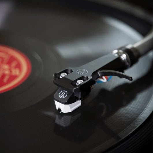 Cápsula Audio-technica AT-VM95SP/H cónica 78RPM com headshell AT-HS6BK