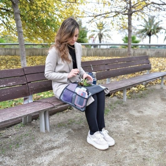 Iris Seat & Eat - Mantel Plegable Individual Con Bolsillos Interiores. Negro