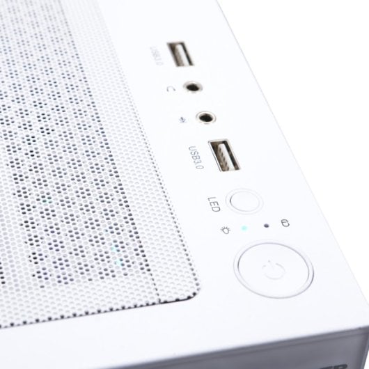 Epical-q Trienx Amd Ryzen 7 7800x3d, 32gb, 1tb Ssd Nvme, Rx 9060xt 16gb + Windows 11 Pro