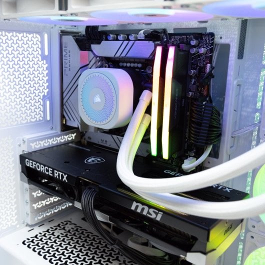 PC-Com iCUE Intel Core i7-14700KF / 32 GB / 1 TB SSD / RTX 5080