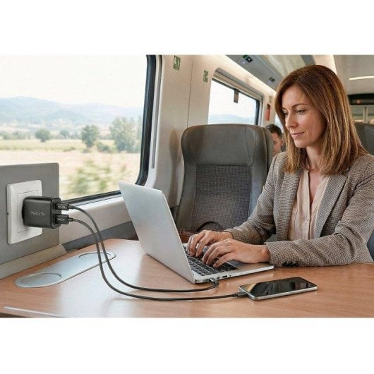 Cargador NGS EON 45W GaN USB-C PD PPS y USB-A Quick Charge 3.0 compacto