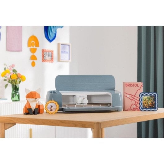 Máquina de Corte Inteligente Cricut Maker 4 Azul + Embalagem Essencial + Base de Corte Adesiva + Kit Aplicador e Removedor de Tecido + Lâmina de Substituição Premium com Ponta Fina
