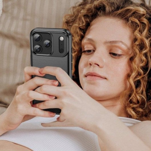 Funda para móvil Max Power Digital Fibra de Carbono Antigolpes Silicona Negra para iPhone 17 Pro