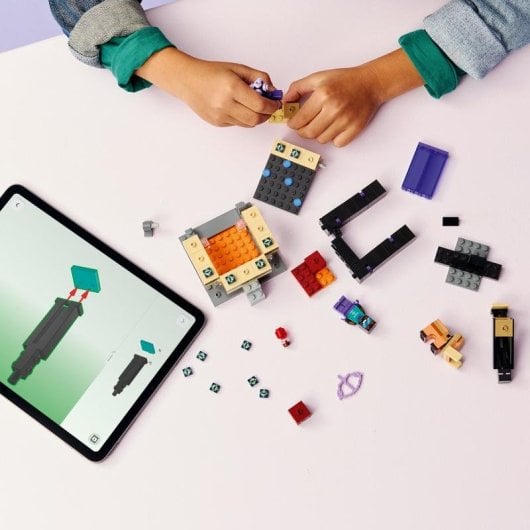 LEGO Minecraft Voyage à travers le Nether et l'End 21584 192 pièces