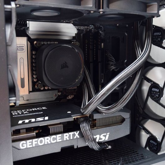 PcCom Studio Intel Core Ultra 5 250K Plus / 32GB / 2TB SSD / RTX 5070 / Windows 11 Pro