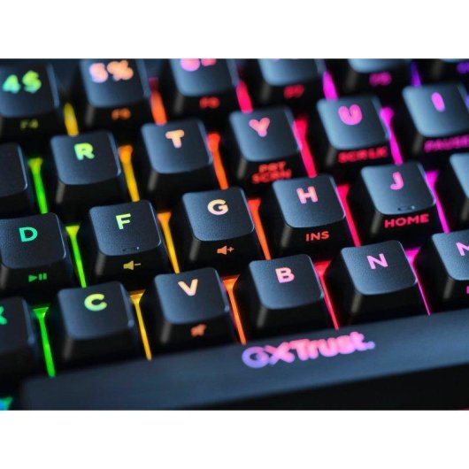 Teclado Trust GXT 867 Acira mecánico compacto 60% con retroiluminación RGB y cable extraíble