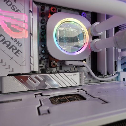 PcCom Custom Ryzen 9 9950X3D / 64GB / 4TB M.2 / RTX 5090 / Windows 11 Pro