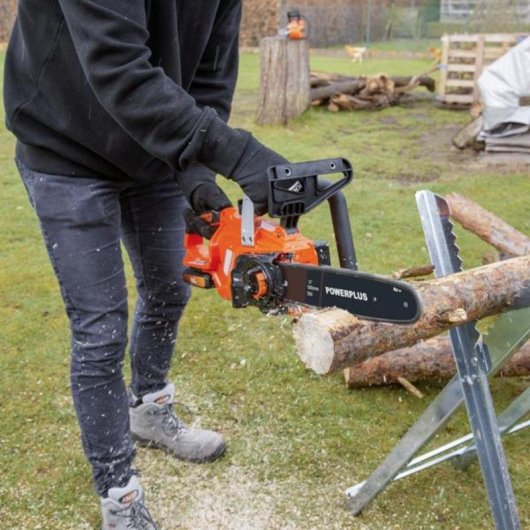 Motosierra Universal Powerplus POWDPG7570 3000 rpm 20 V depósito 0,22 L naranja