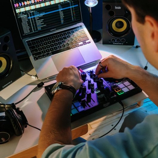 Controladora DJ Hercules DJControl Inpulse 200 MK3 USB-C Stems