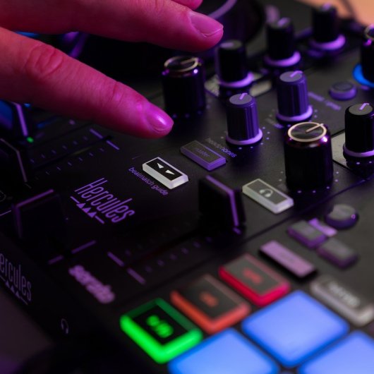 Controladora DJ Hercules DJControl Inpulse 200 MK3 USB-C Stems