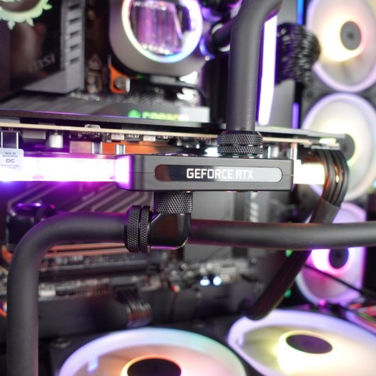 PcCom Custom Ryzen 7 9850X3D / 64 GB / 4TB / RTX 5080 / Windows 11 Pro WOOD