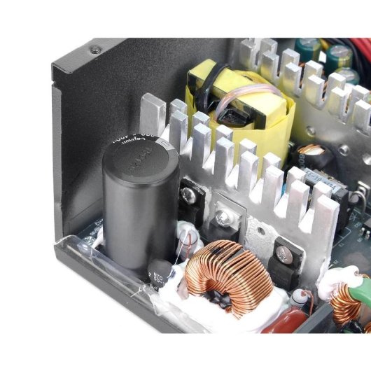Fuente de Alimentación Thermaltake TR2 S 550W Certificación 80 PLUS ATX