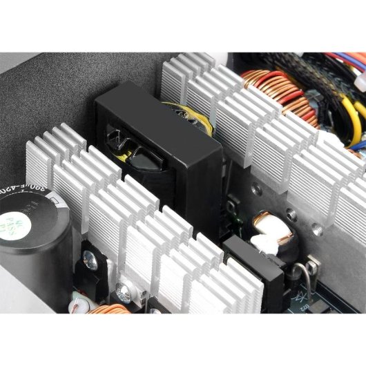Fuente de Alimentación Thermaltake TR2 S 650W Certificación 80 PLUS ATX