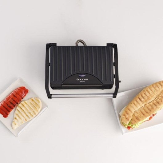 Sandwichera Taurus Amazing GR1700 placas grill antiadherentes 700W gris