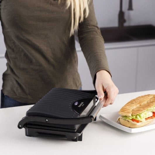 Sandwichera Taurus Amazing GR1700 placas grill antiadherentes 700W gris