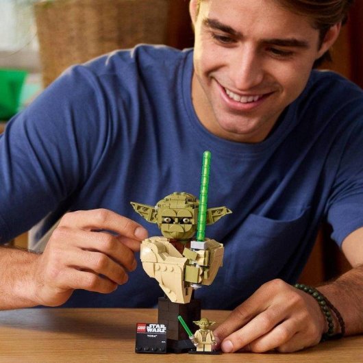 LEGO Star Wars Busto de Yoda 75438 399 piezas