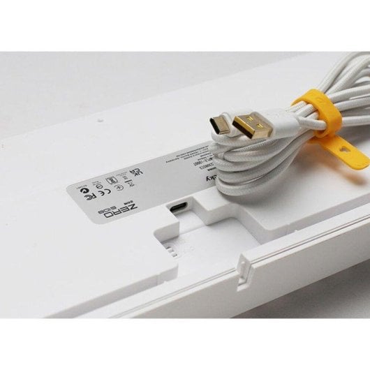 Teclado Ducky Zero 6108 mecánico blanco puro RGB con switches MX2A y hot-swap