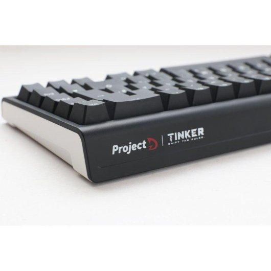 Teclado Ducky Tinker65 mecánico compacto con switches Cherry MX y RGB personalizable