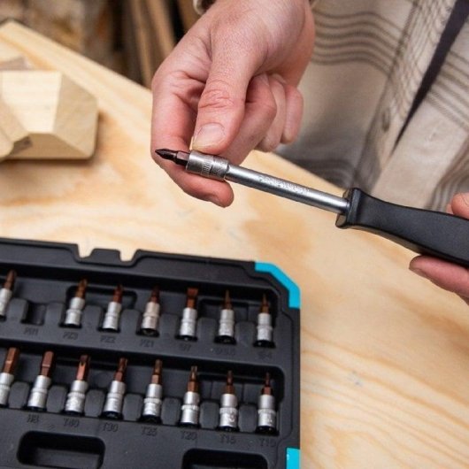 Mallette Cecotec Toolbox KRK 2200 46 pièces, cliquet 72 dents, CR-V