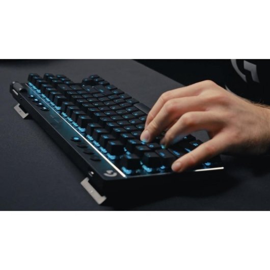 Teclado Logitech G PRO X TKL mecánico inalámbrico con Bluetooth y RGB