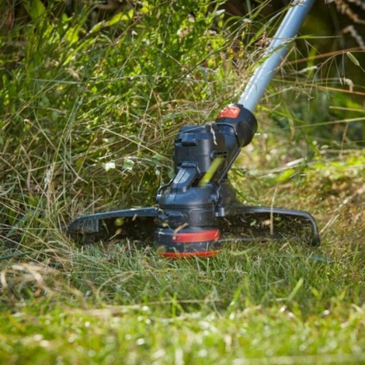 Cortabord BLACK & DECKER BCSTE636L1 36V 2,5Ah 33cm POWERCOMMAND