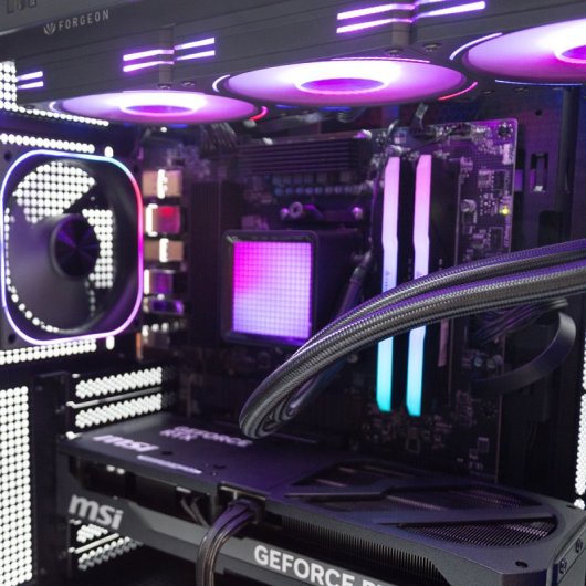 Desktop PcCom Imperial AMD Ryzen 7 9800X3D 32GB 2TB SSD RTX 5070 Ti Windows 11 Home