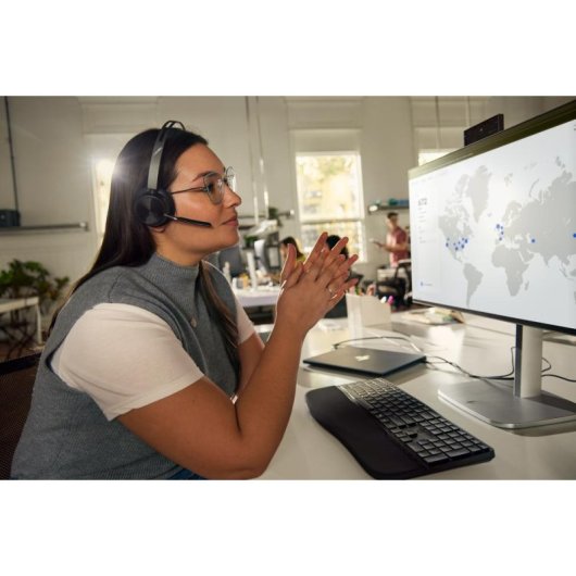 Auriculaires Poly Voyager Focus 2-M sans fil Bluetooth avec Réduction de Bruit, Microphone Boom et Base de Charge Noir