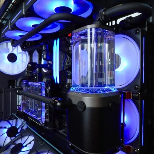 PcCom Custom AMD Ryzen 7 9850X3D / 64GB / 4TB / RTX 5080 / Windows 11 Pro