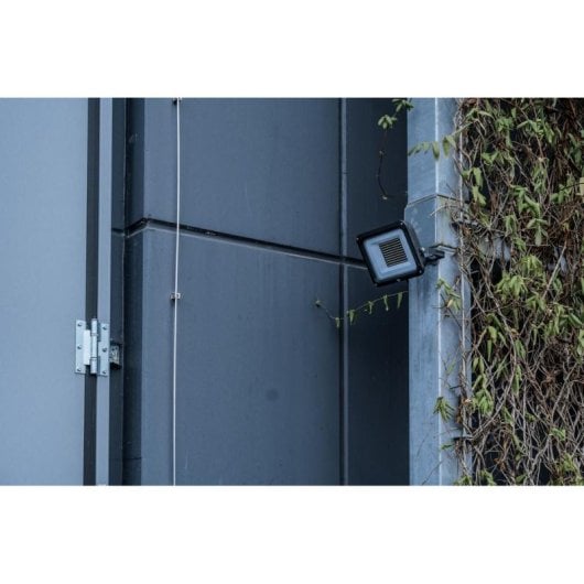 Projecteur LED Brennenstuhl 100W IP65 Montage mural lumière du jour