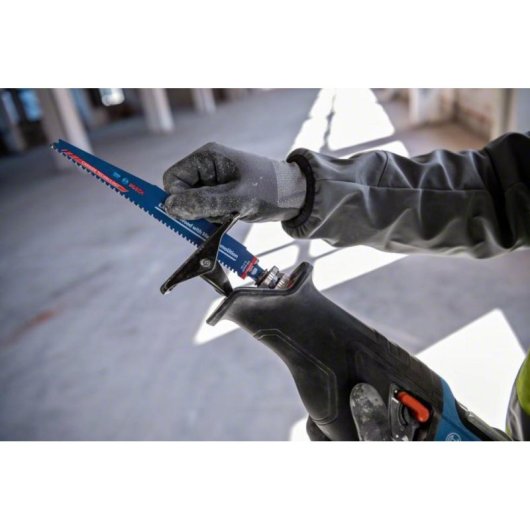 Sierra recíproca Bosch GSA 18V-28 Professional 97 dB