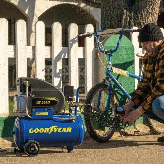 Compresseur Goodyear 24 L Moteur Induction 2 CV 8 Barres Silencieux Portable