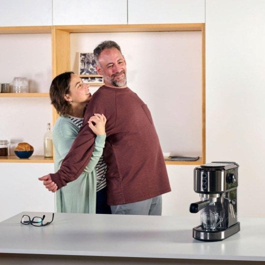 Cafetera Espresso Black & Decker BXCO1350E 1L 20 Bares con vaporizador orientable