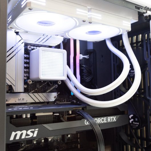 PcCom Studio Intel Core i7-14700KF / 32GB / 2TB SSD / RTX 5070 Ti V2 / Windows 11 Pro