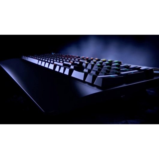 Teclado Logitech G213 Prodigy de membrana con RGB y reposamuñecas ajustable