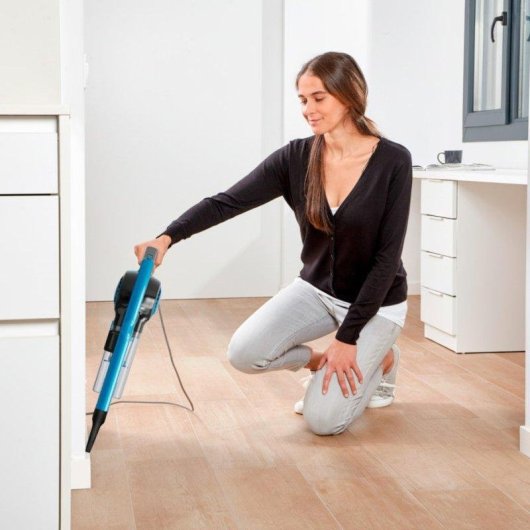 Aspiradora con Cable Black & Decker BXVMS602E 600W Triple Filtraje EPA 6m Cable Ligera