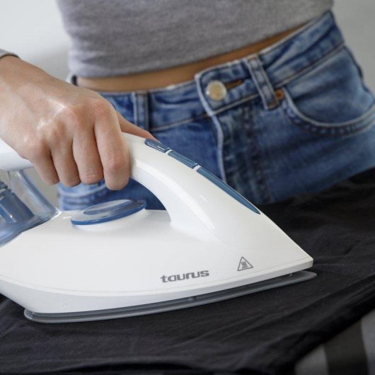 Centro de planchado Taurus Sliding Perfect 2400 2400W Golpe Vapor 250g/min