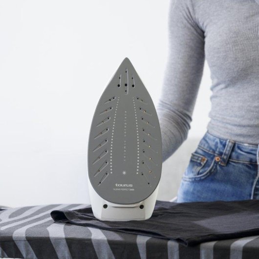 Centro de planchado Taurus Sliding Perfect 2400 2400W Golpe Vapor 250g/min