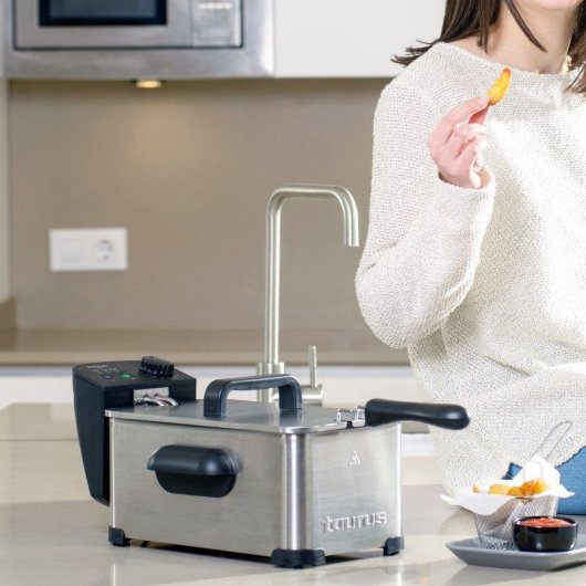 Freidora Taurus Fry3 3L 2000W con Termostato Regulable y Resistencia Sumergida