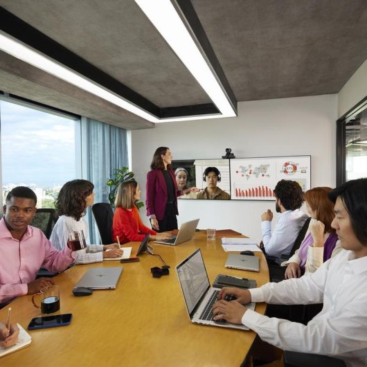 Cámara de videoconferencia Poly Studio E60 4K con zoom óptico 12x y MPTZ