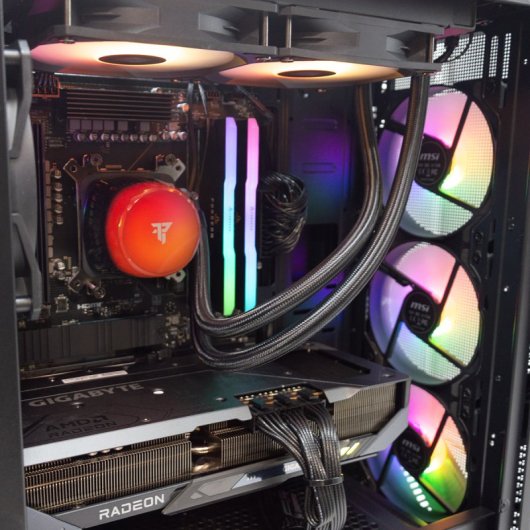 PcCom Imperial AMD Ryzen 7 7500X3D / 32GB / 2TB SSD / RX 9070 XT 16GB